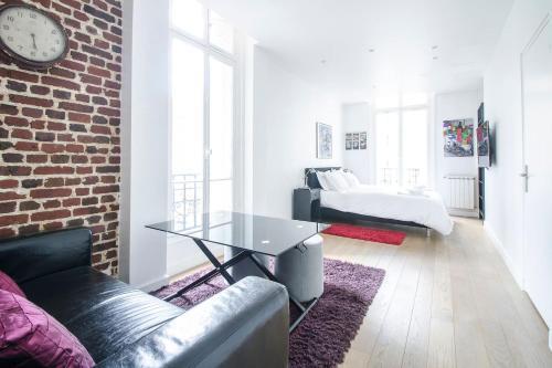 Gorgeous Paris Eiffel Tower Room Type - One-Bedroom Apartment Gorgeous Paris Eiffel Tower Room Type - One-Bedroom Apartment