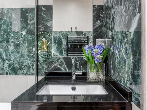 Merveil - Luxury Suite -Champs Elysees-Ponthieu II - Tap to explore photos