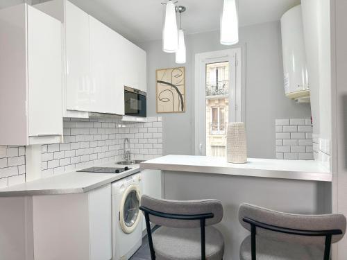 Stunning Apartment near Eiffel Tower - Tap to explore photos