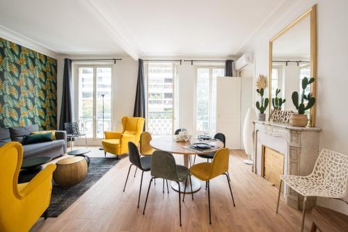 2 BR Appartement Near Tour Eiffel & Trocadéro - Tap to explore photos