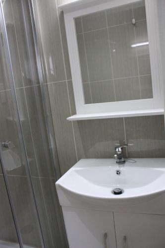Daisy Hotel Room Type - Triple Room