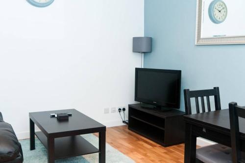 1BD Apartment in Dalston - Tap to explore photos