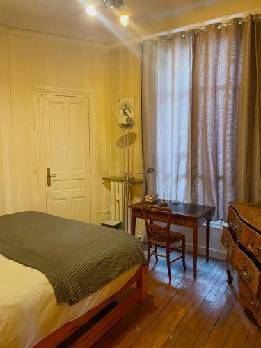 beautiful flat in the center of Paris 6 th district - Tap to explore photos