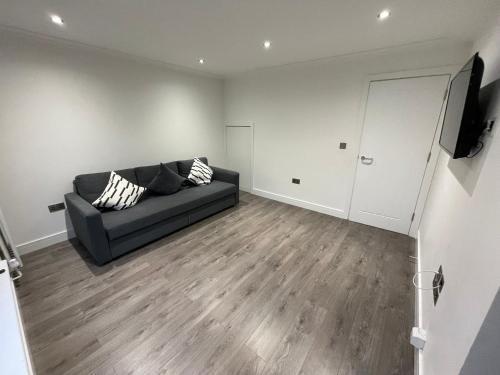 London West Ham Apartments - Tap to explore photos