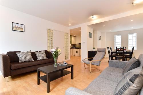 Shoreditch Vibe Apartments - Tap to explore photos
