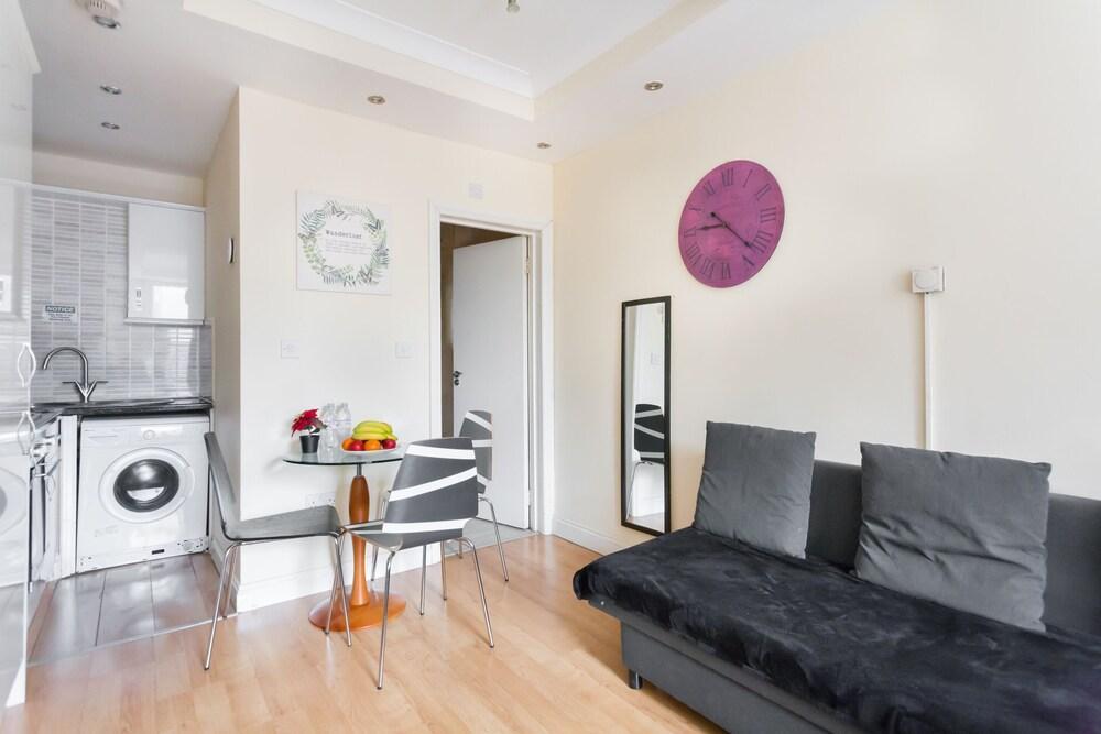 Euston Modern Apartments - Tap to explore photos
