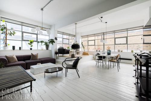 Spacious & Bright Loft Apartment - Shoreditch - Tap to explore photos