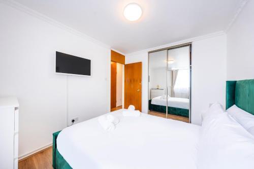 The Queensborough Apartments by Hyde Park Room Type - Three-Bedroom Apartment, Floor 8