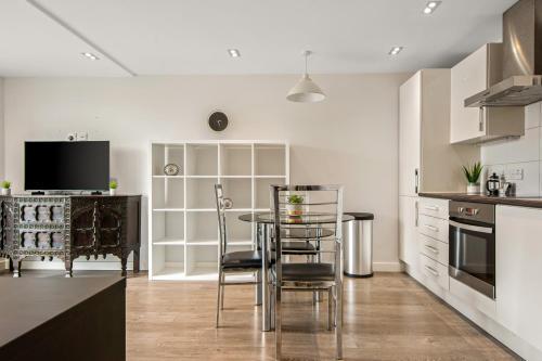 Capacious Apartments in Hoxton - Tap to explore photos