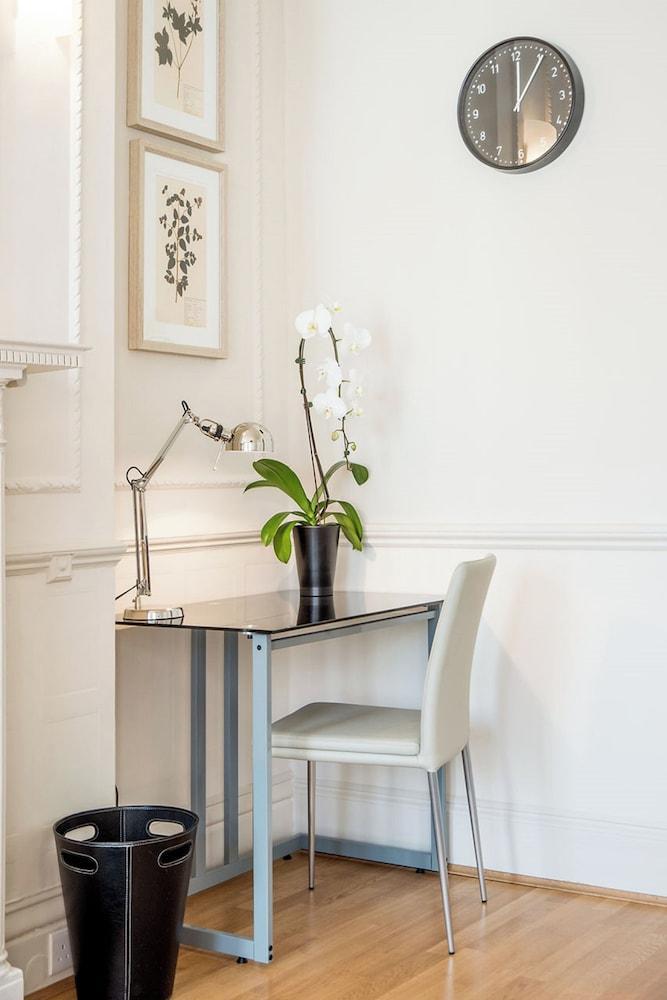 Chelsea sloane Avenue by Viridian Apartment - Tap to explore photos