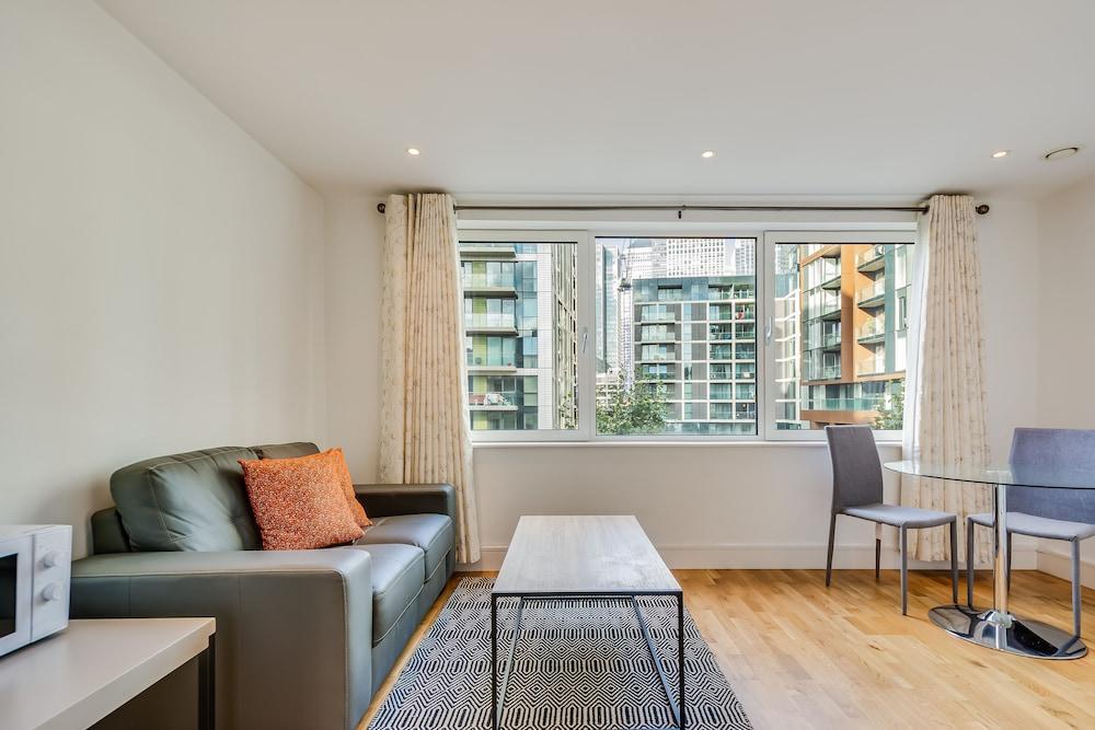 Cosy Studio Apartment in Canary Wharf - Tap to explore photos