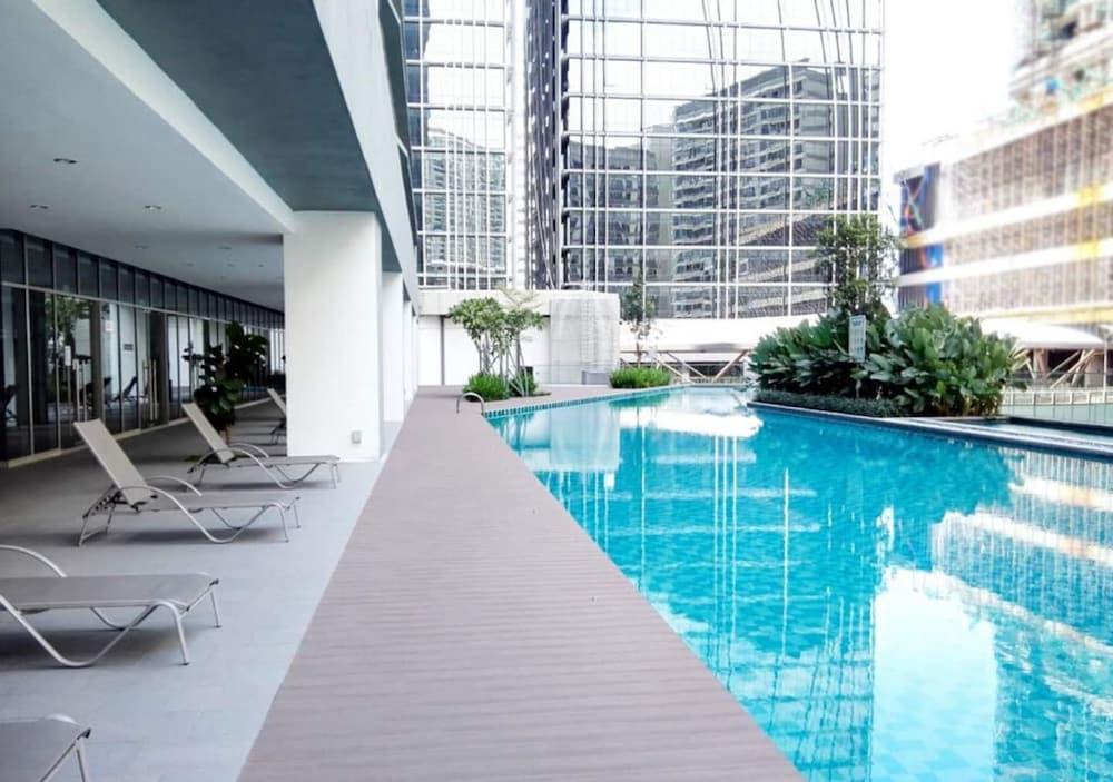 KL Gateway Premium Residences by MOKA - Tap to explore photos
