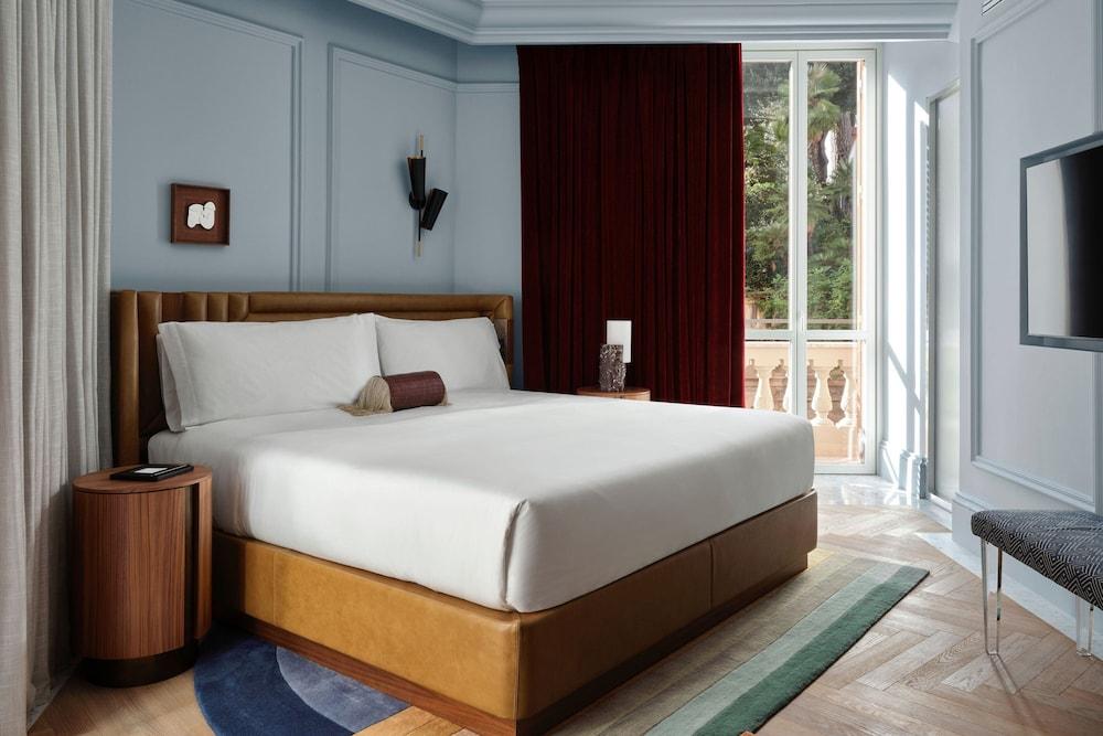 W Rome Room Type - Studio, 1 King Bed, Balcony