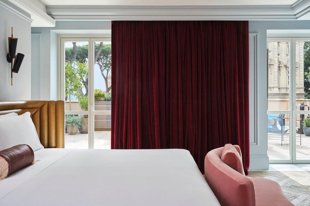 W Rome Room Type - Suite, 1 King Bed, Terrace