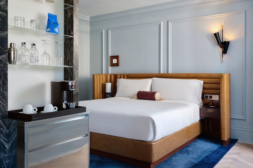 W Rome Room Type - Superior Room, 1 King Bed (View, Urban)