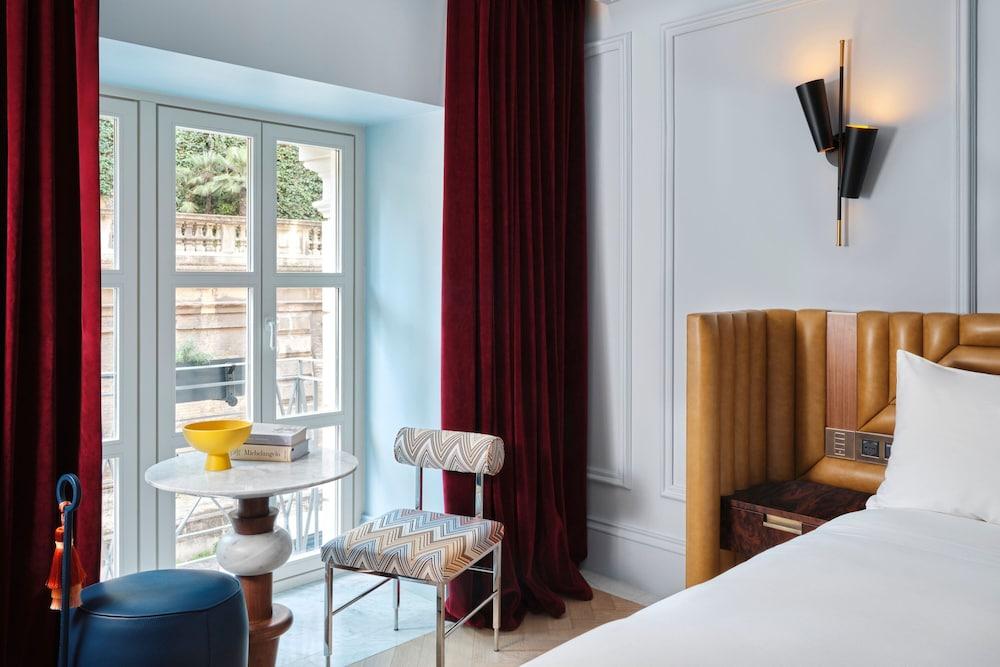 W Rome Room Type - Premier Room, 1 King Bed, Balcony