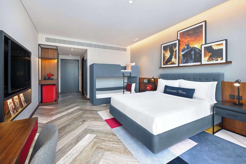 The WB Abu Dhabi, Curio Collection by Hilton - Free Theme Park Tickets Room Type - King Artist Room With Kids Bunk Bed With Theme Park Access