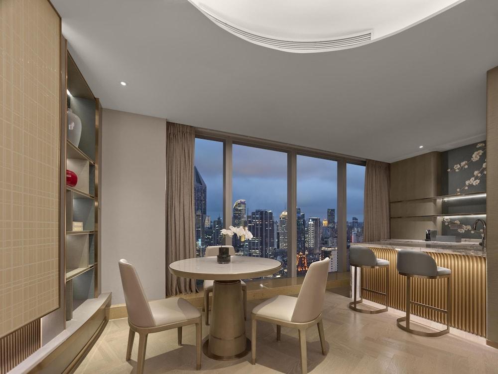 Conrad Shanghai by Hilton Room Type - Premium Suite
