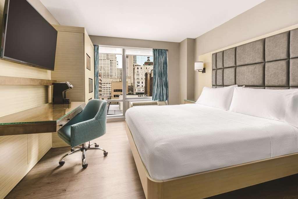 Hilton Garden Inn New York Times Square North - Tap to explore photos
