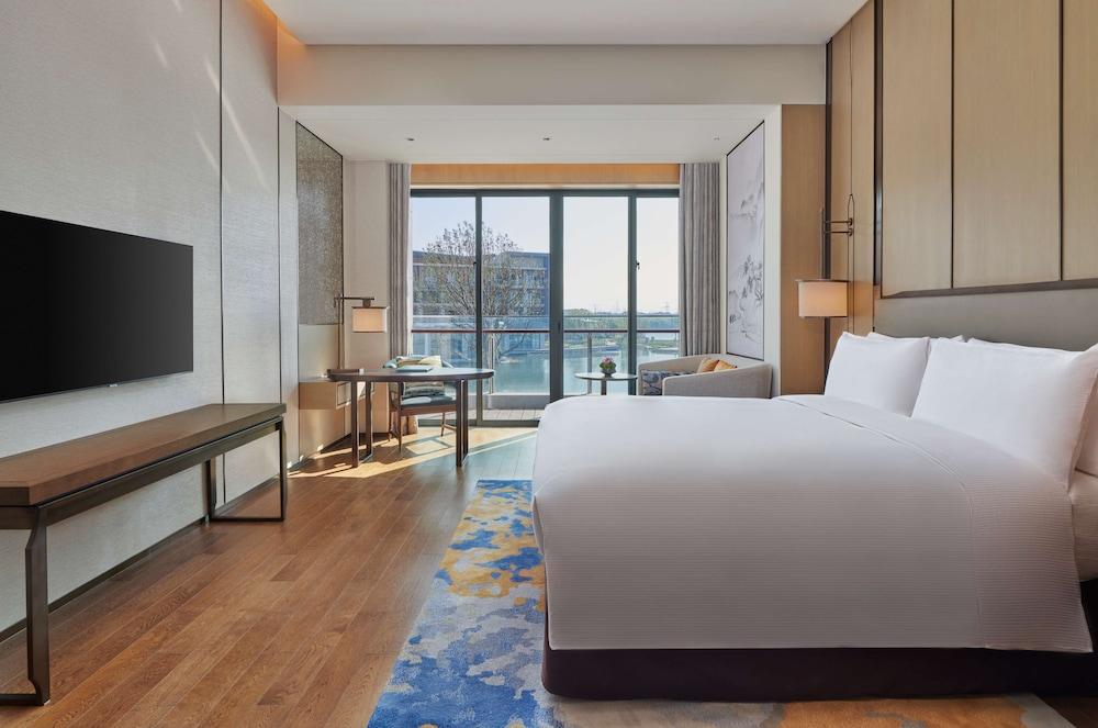 Hilton Shanghai Fengxian Room Type - KING EXECUTIVE ROOM