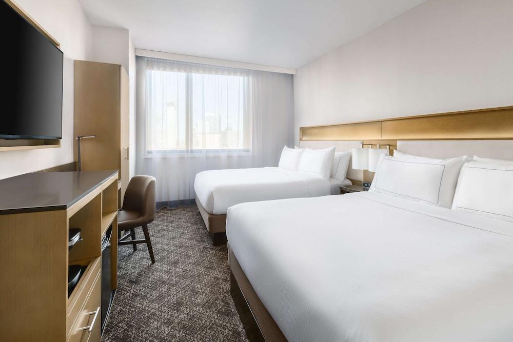 DoubleTree by Hilton New York Times Square South Room Type - 2 QUEEN BEDS