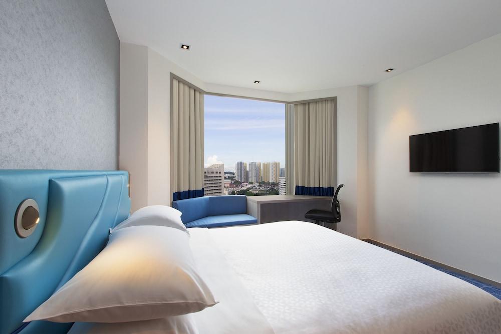 Four Points by Sheraton Singapore, Riverview - Tap to explore photos