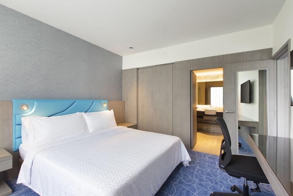 Four Points by Sheraton Singapore, Riverview - Tap to explore photos