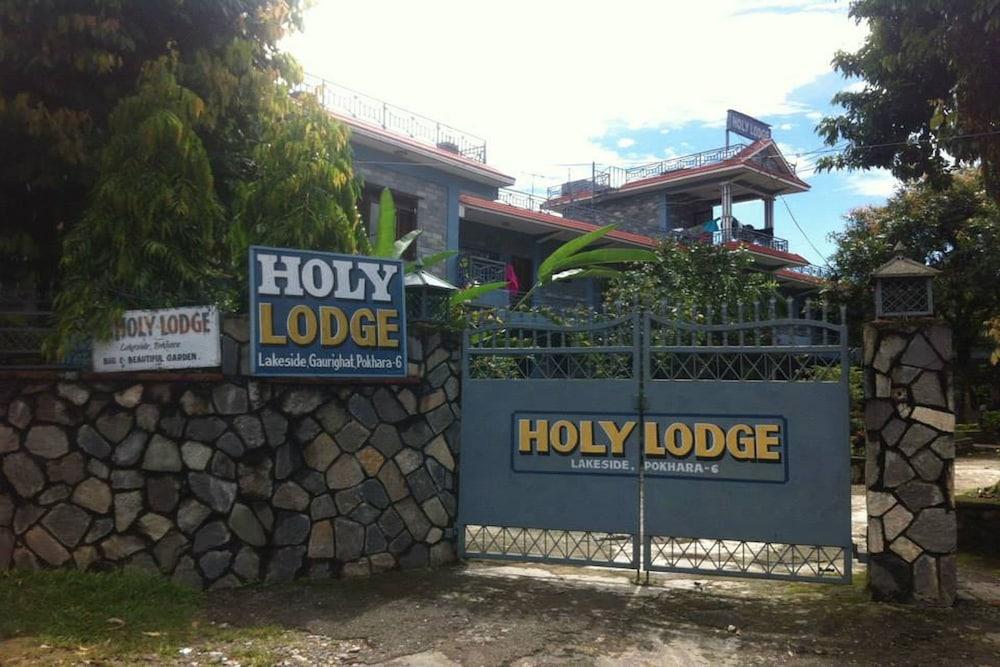 Holy Lodge - Tap to explore photos