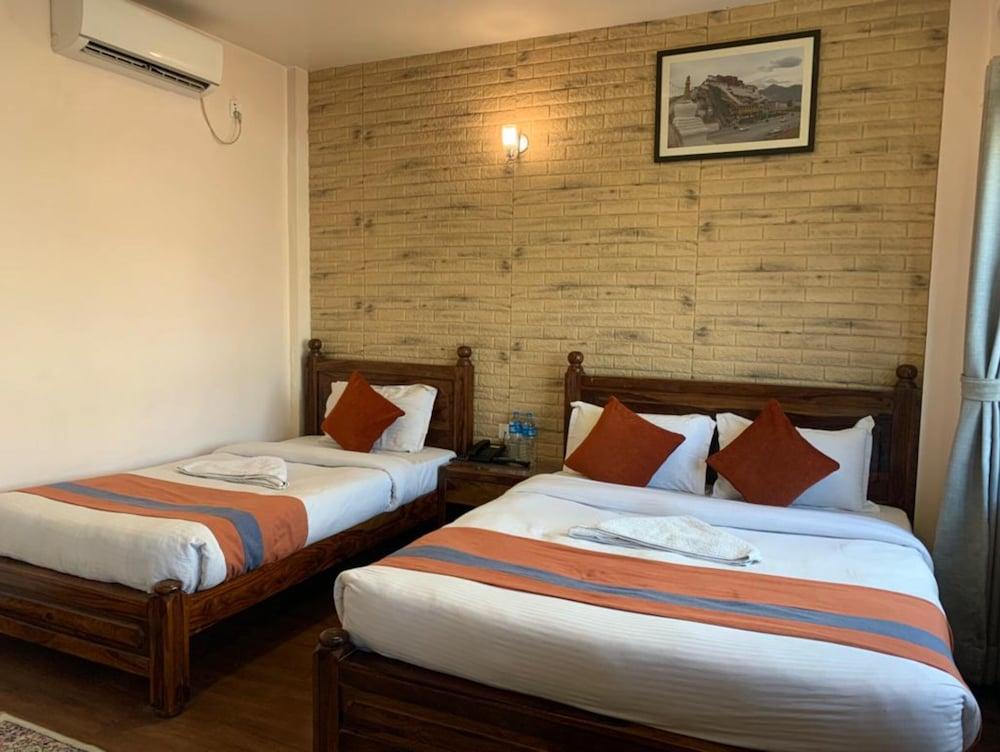 Hotel Ramanam Room Type - Deluxe Triple Room