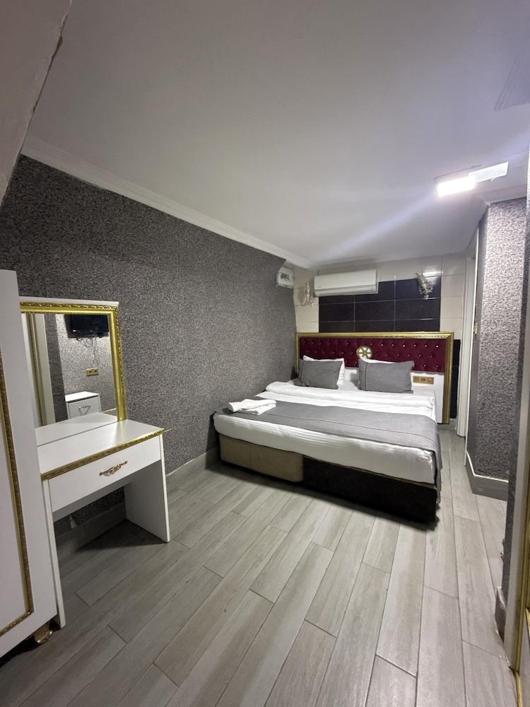 Rhythm Hotel Room Type - Economy Double Room, No Windows, Basement Floor