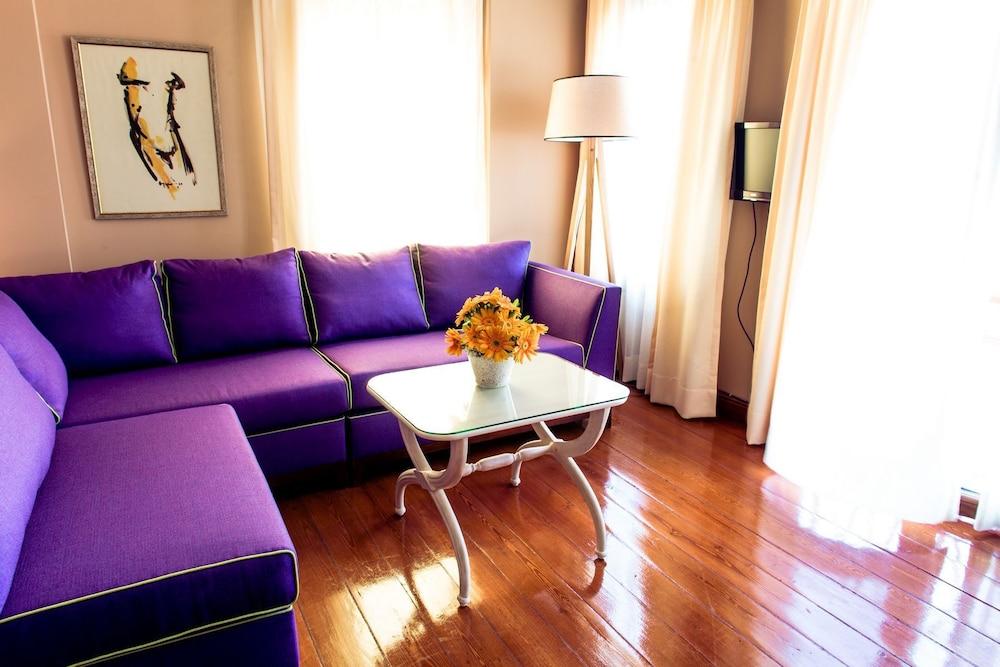 Beautiful Apartment With Bosphorus Views, Istanbul - Tap to explore photos