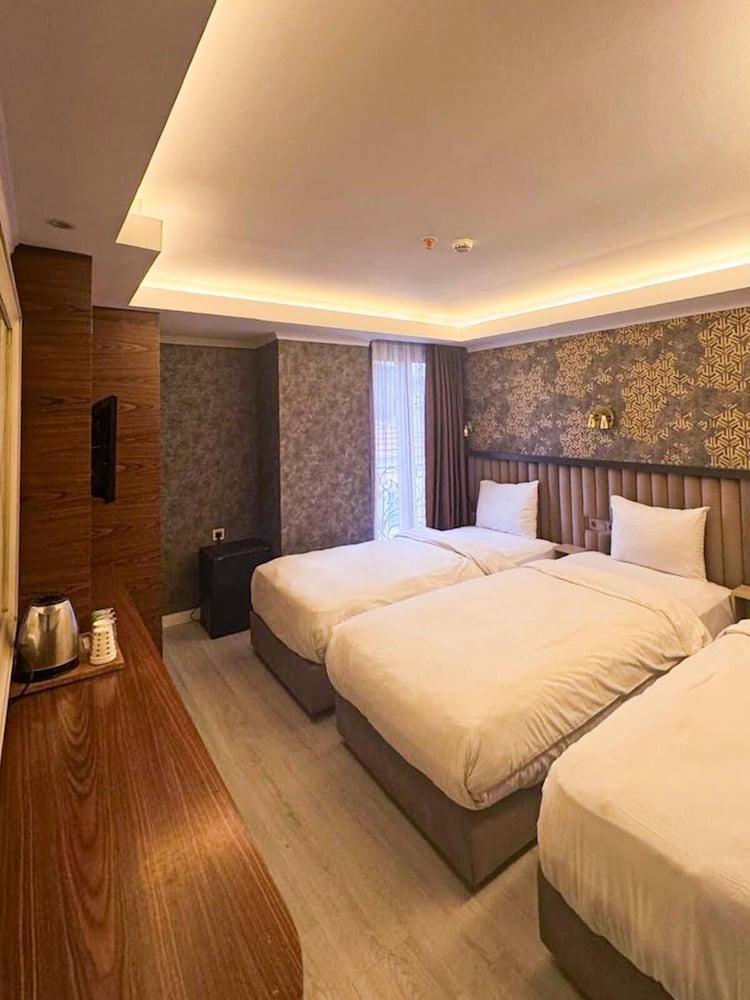 Sultan City Hotel Room Type - Classic Triple Room, Multiple Beds