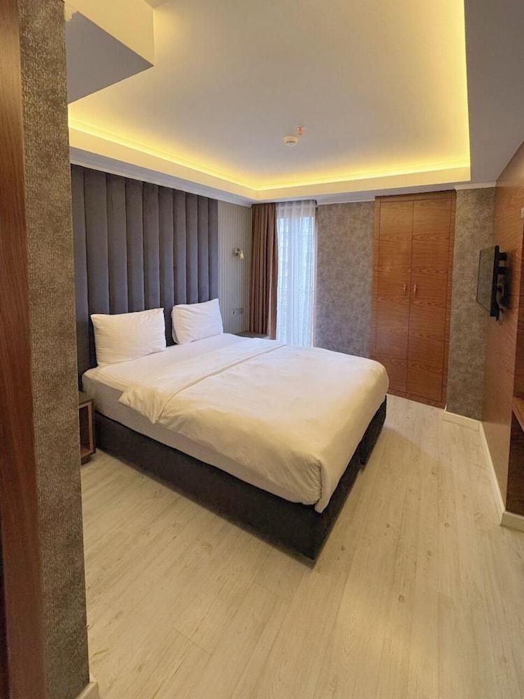 Sultan City Hotel Room Type - COMFORT CITY VIEW DOUBLE ROOM WITH BALCONY