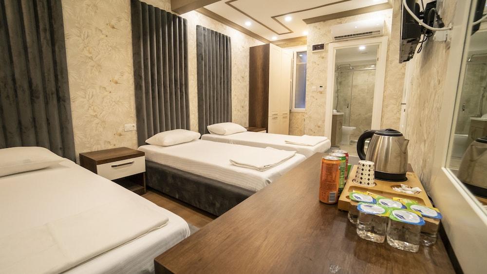 Dymar Hotel Room Type - Superior Triple Room