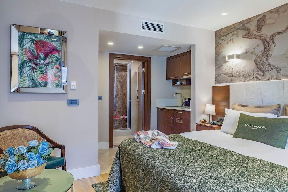 Lord Morgan Exclusive Design & Cihangir Room Type - Deluxe Suite