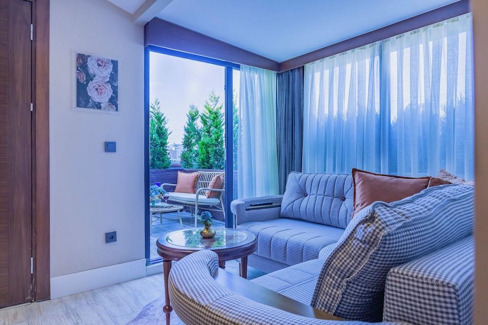 Lord Morgan Exclusive Design & Cihangir Room Type - Romantic Suite