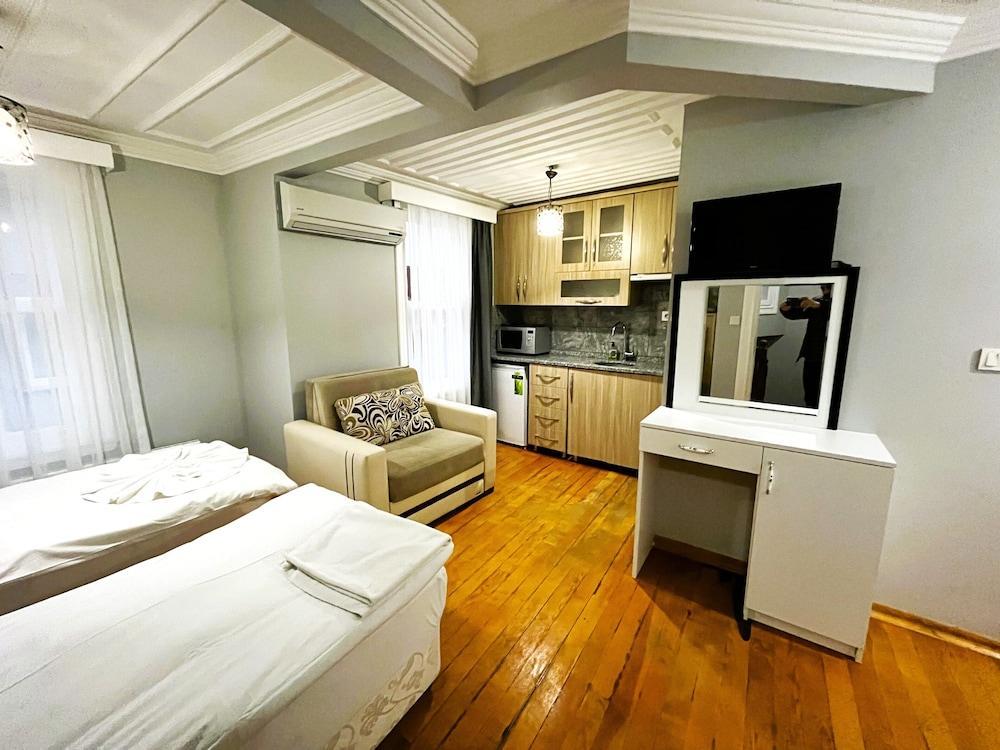 Jasmine Apartment Room Type - Standard Double or Twin Room, Balcony, City View