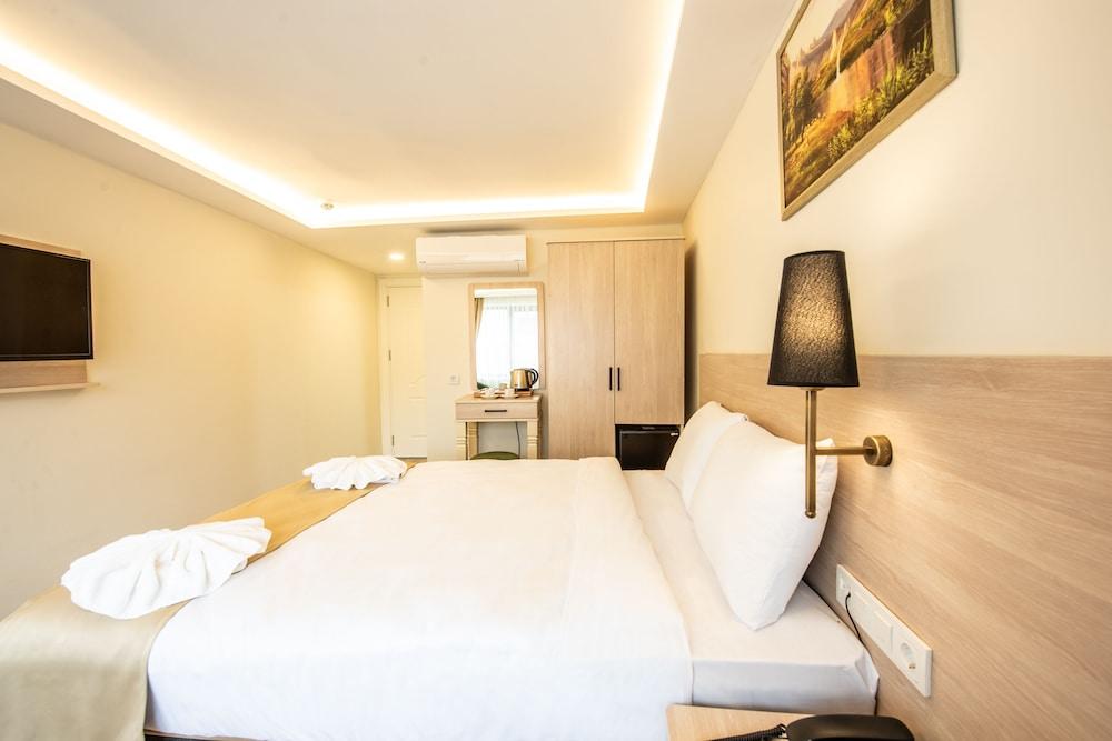Royal Bosphorus Hotel Room Type - Deluxe Double Room