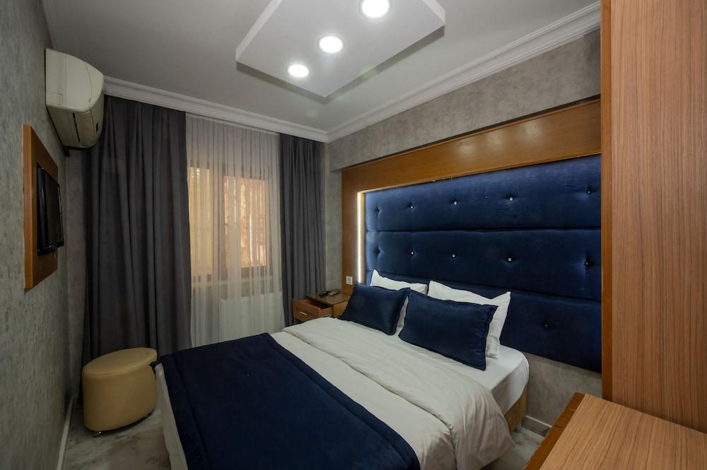 Tamara Residence Room Type - Economy Double Room