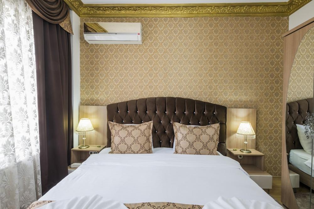 Punto Suite Room Type - Deluxe Double or Twin Room