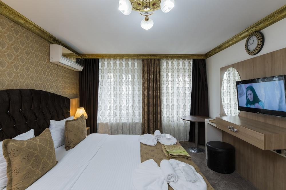 Punto Suite Room Type - Junior Triple Room