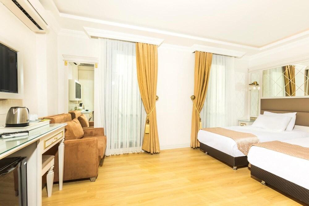 City Hall Hotel Room Type - Standard Twin Room