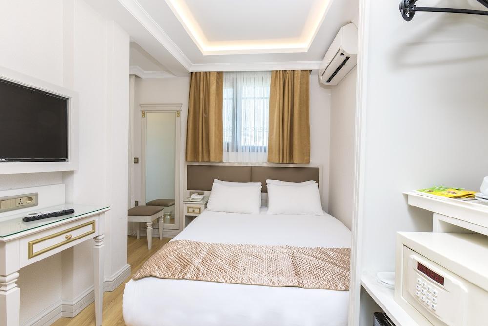 City Hall Hotel Room Type - Standard Double Room