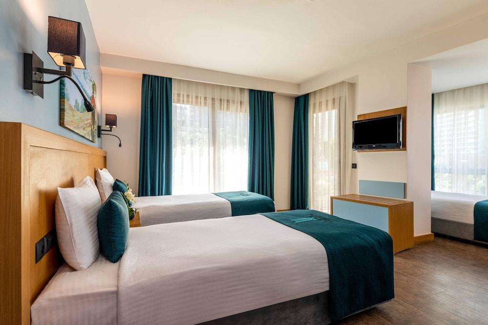 Urban Hotel Bomonti Room Type - Standard Triple Room