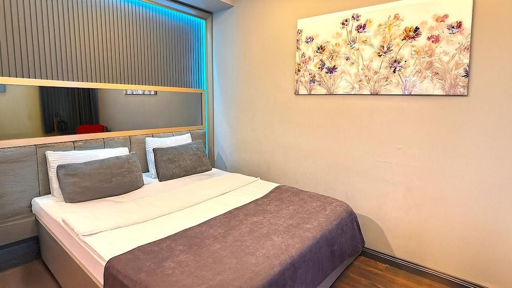 216 Eagle Palace Suite Room Type - Economy Room