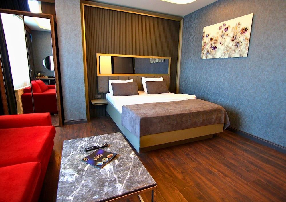 216 Eagle Palace Suite Room Type - Deluxe Room, 1 Bedroom