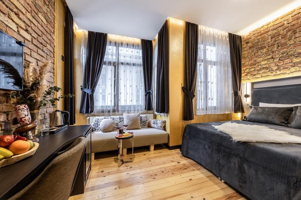 BİG URBAN STAY TAKSİM@WİTH SEA VİEW Room Type - Deluxe Triple Room