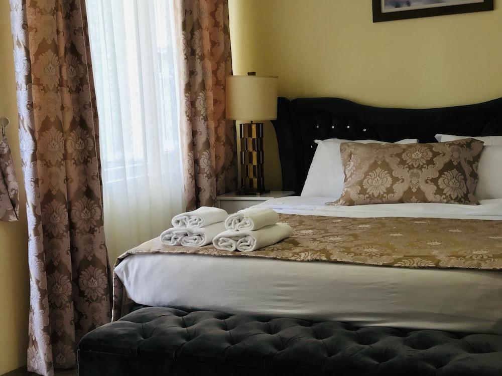 La Mer Boutique Hotel - Tap to explore photos
