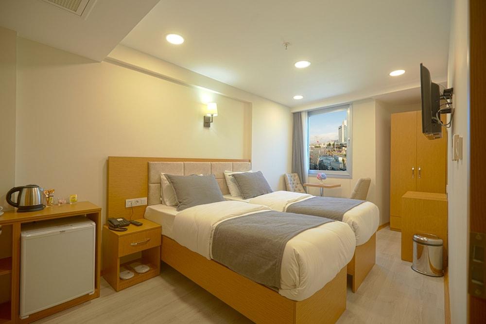 Kartal Palace Taksim Square Room Type - Standard Double or Twin Room, City View