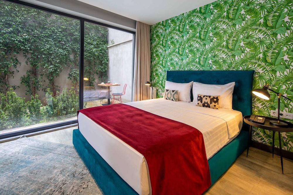 Green Parrot Hotel Room Type - Deluxe Double or Twin Room